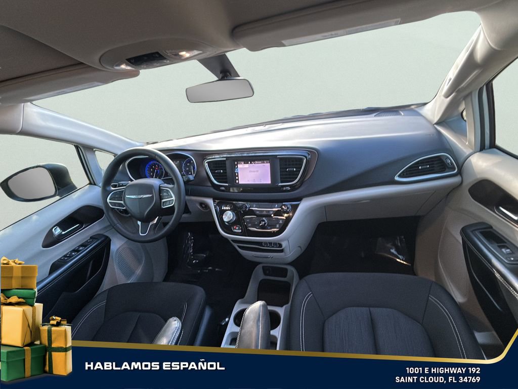 Used 2022 Chrysler Voyager LX image 34