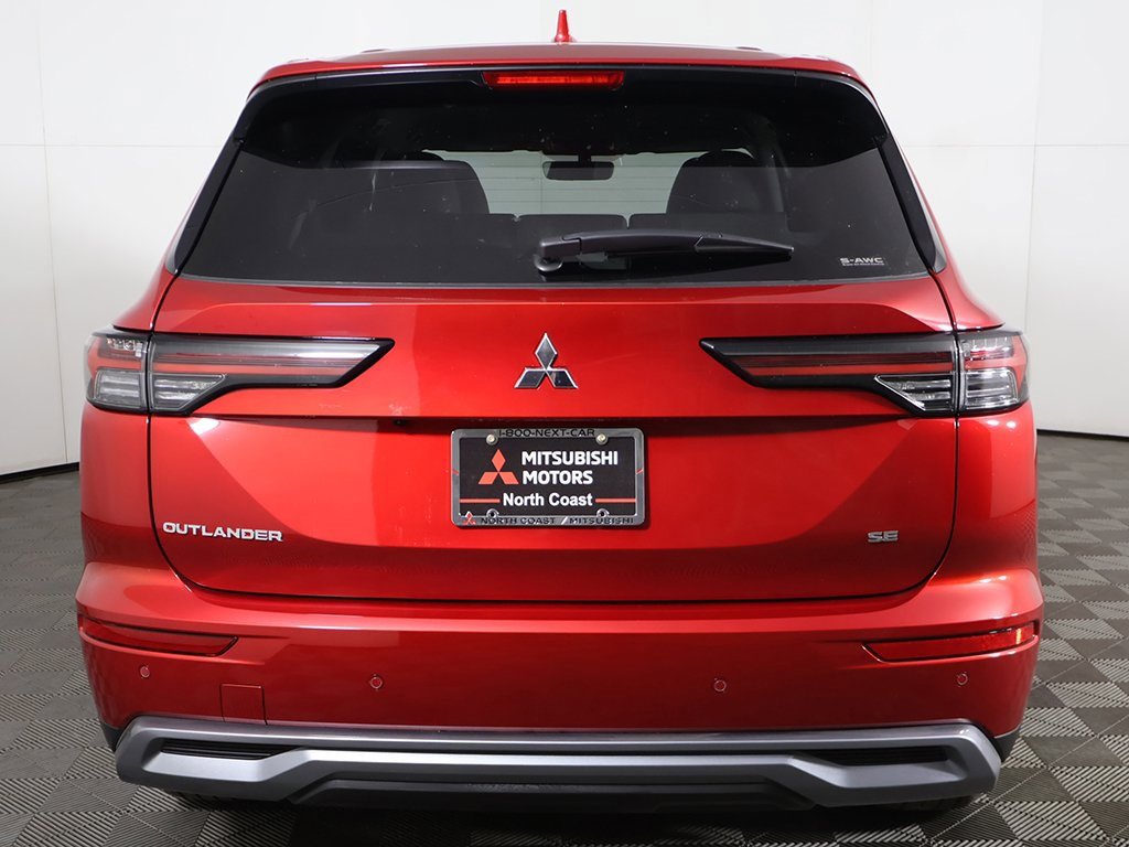 New 2025 Mitsubishi Outlander SE image 14