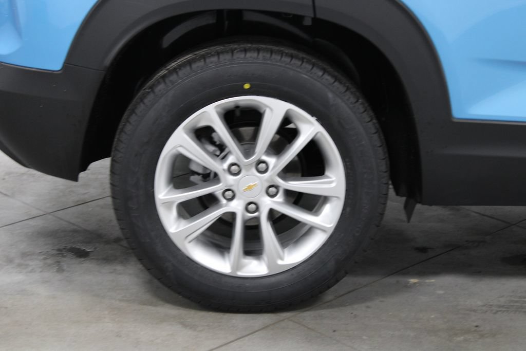 Used 2025 Chevrolet TrailBlazer LS w/ LS Convenience Package FWD image 13