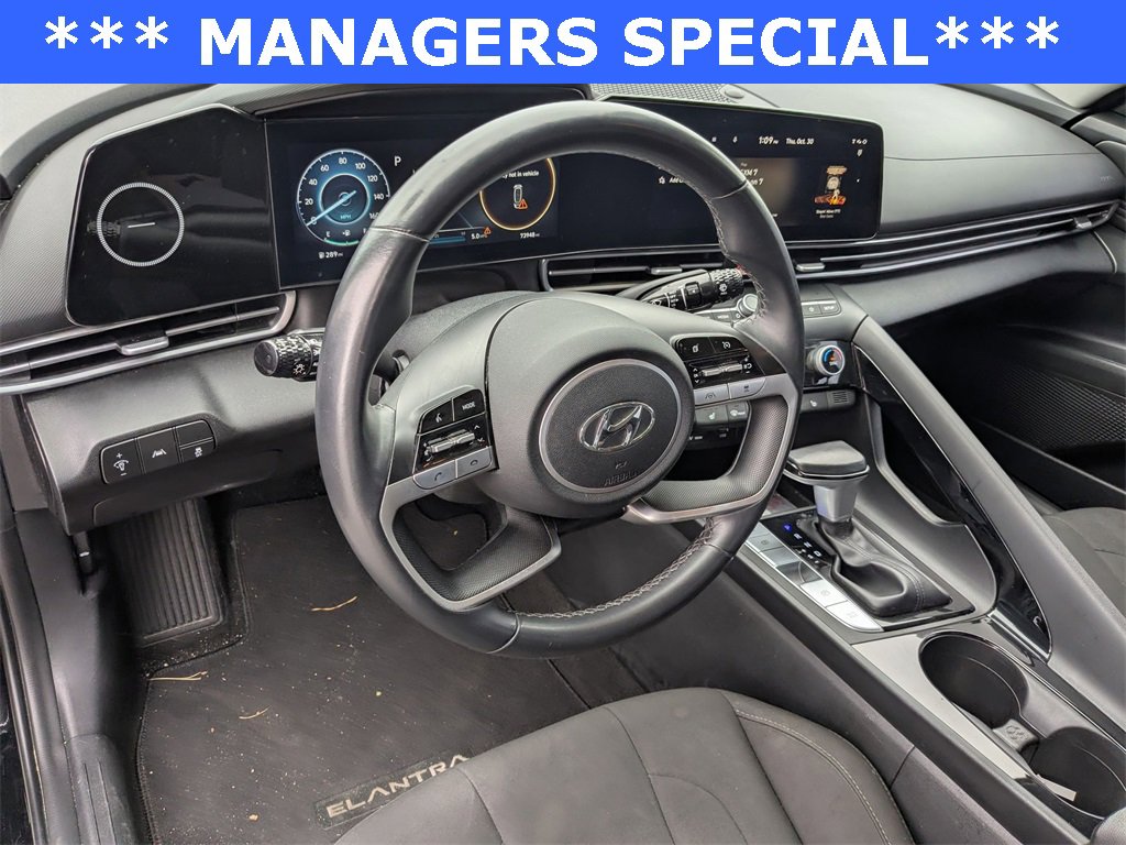 Used 2023 Hyundai Elantra SEL w/ Convenience Package image 9