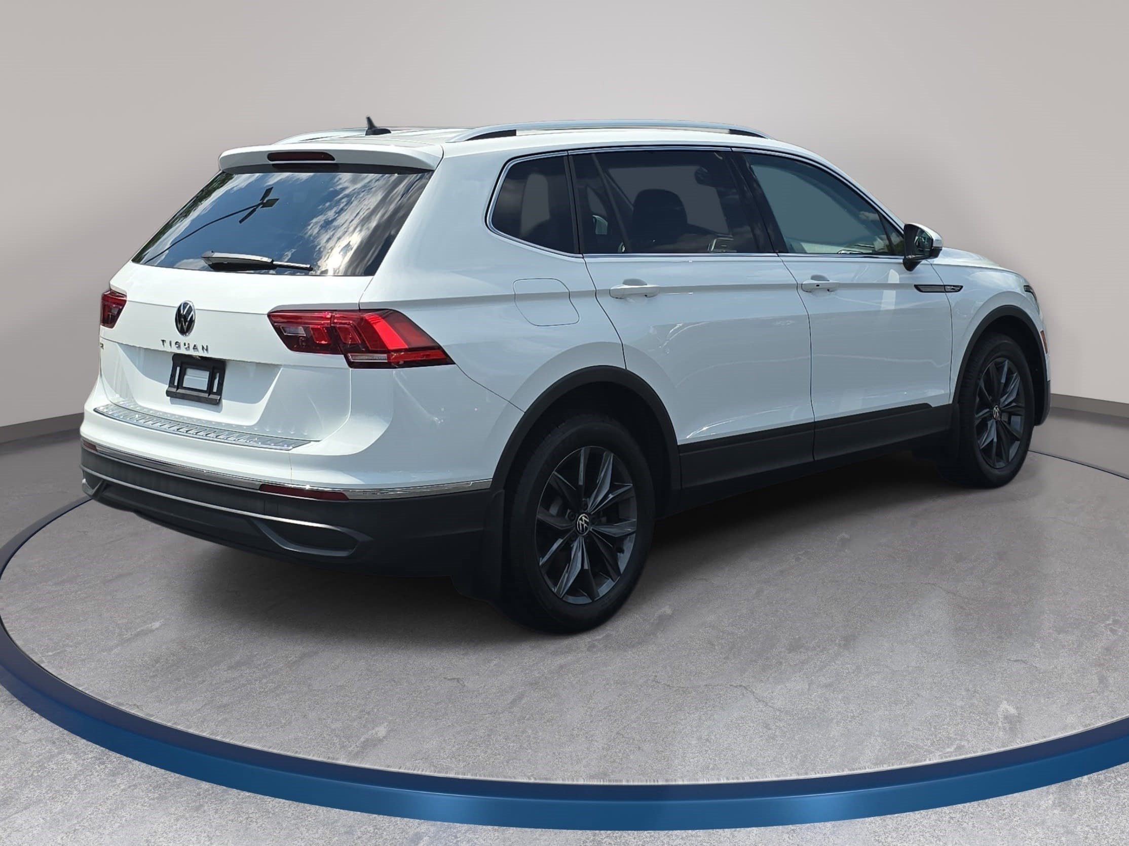 Used 2022 Volkswagen Tiguan SE FWD image 5