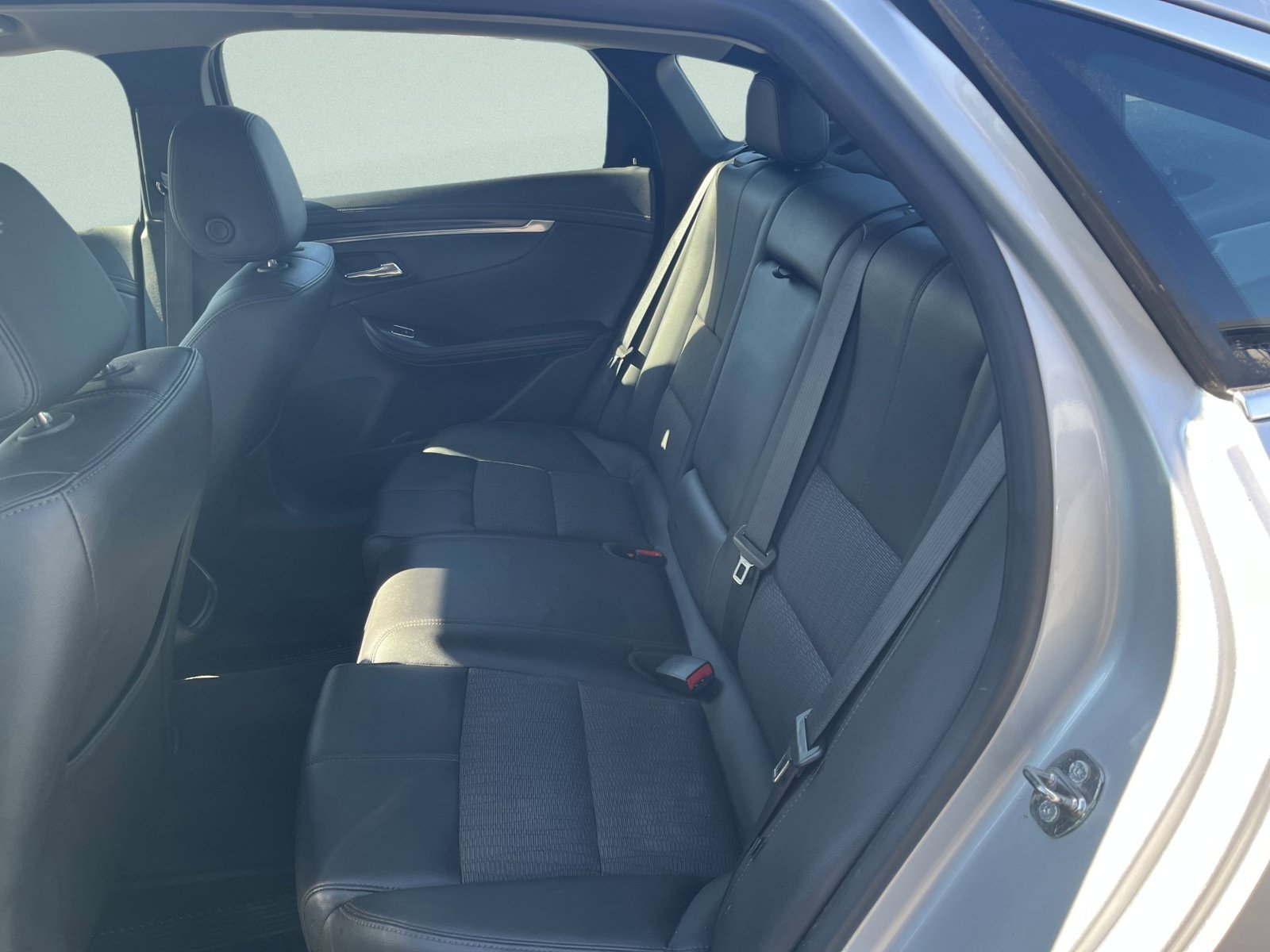 Used 2019 Chevrolet Impala LT FWD image 12