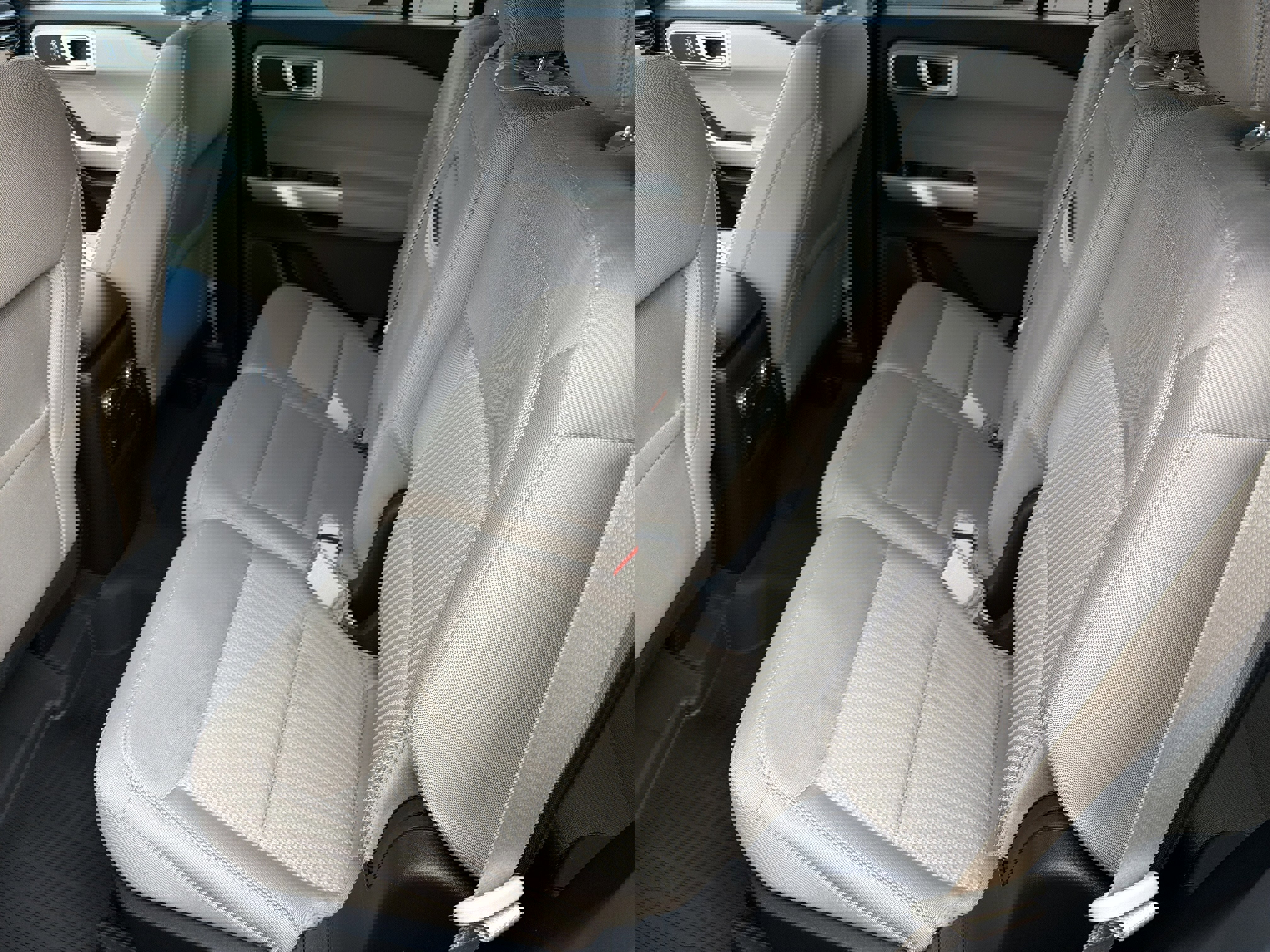 Used 2022 Ford Explorer XLT image 25