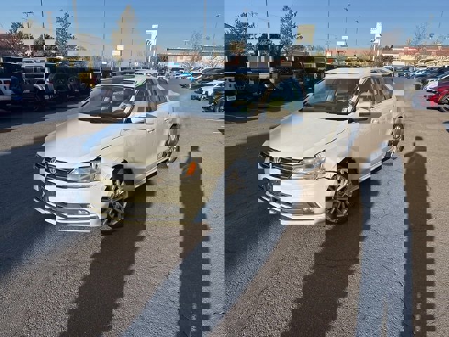 Used 2015 Volkswagen Jetta SE image 3