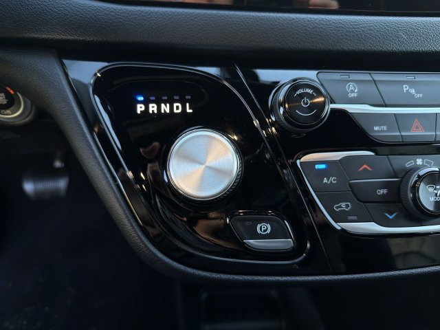 Used 2019 Chrysler Pacifica Touring-L w/ S Appearance Package FWD image 22
