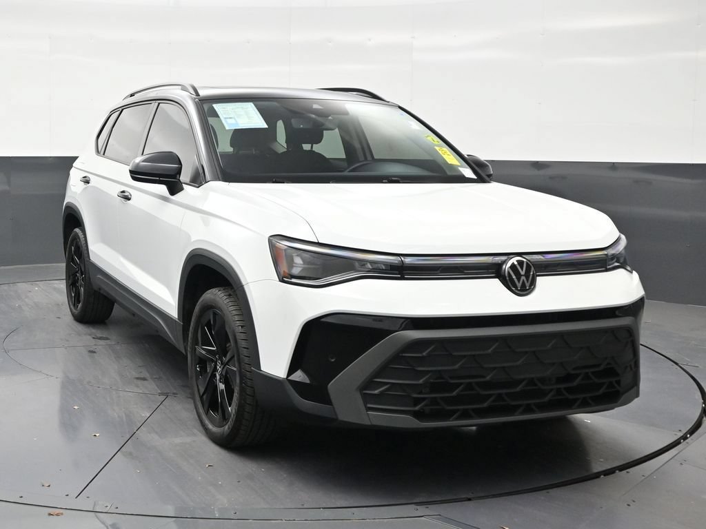 Used 2025 Volkswagen Taos SE FWD image 7