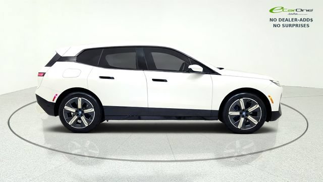 Used 2023 BMW iX xDrive50 w/ Sport Package AWD/4WD image 10