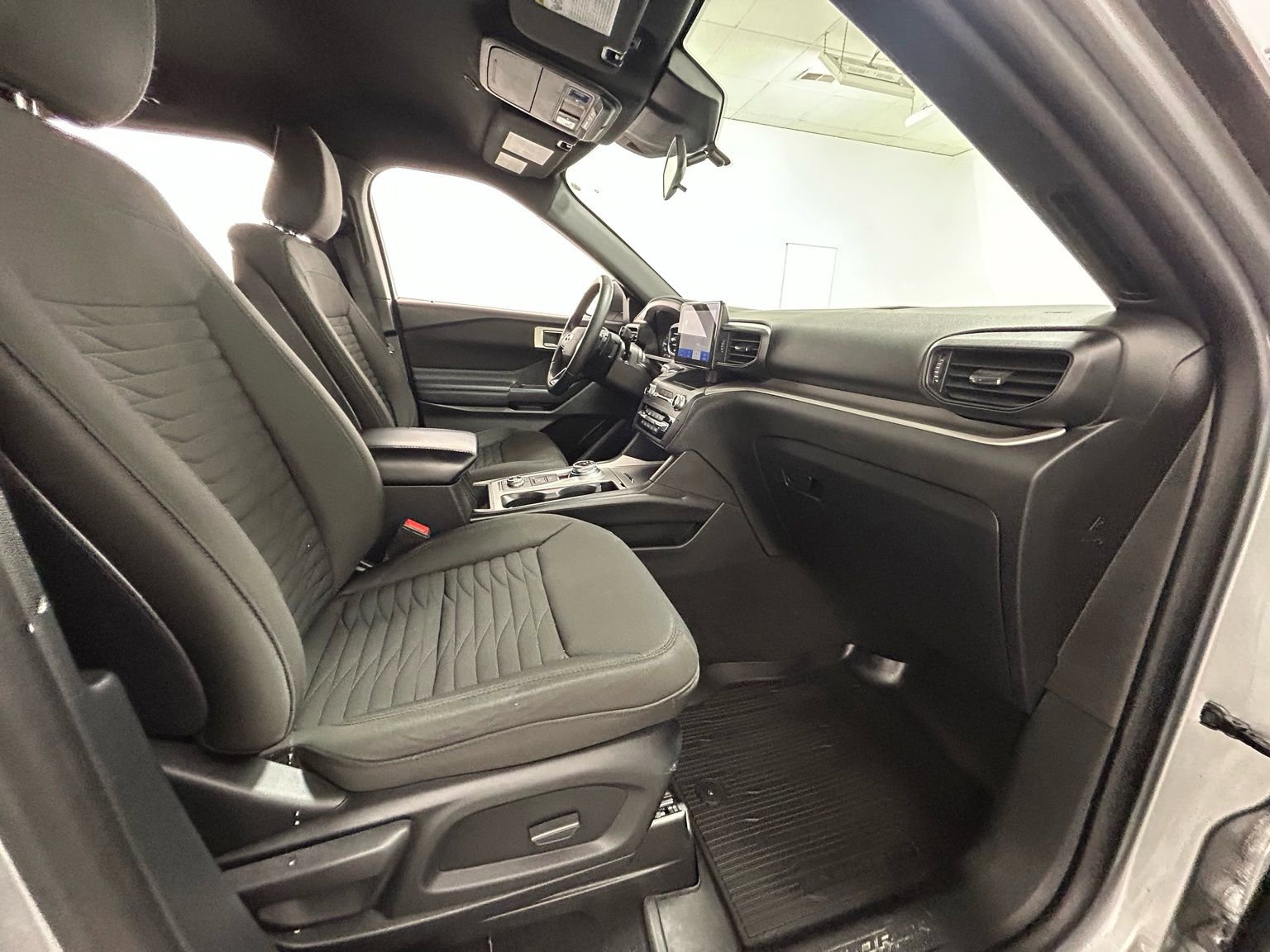 Used 2020 Ford Explorer XLT image 40