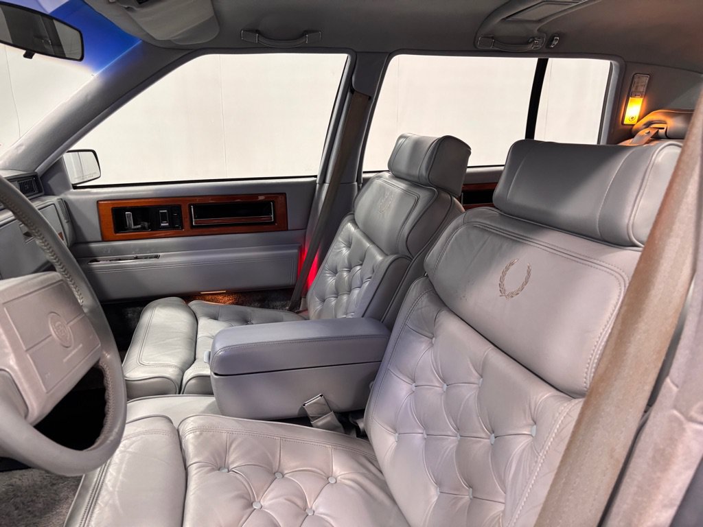 Used 1990 Cadillac Fleetwood Sedan FWD image 12