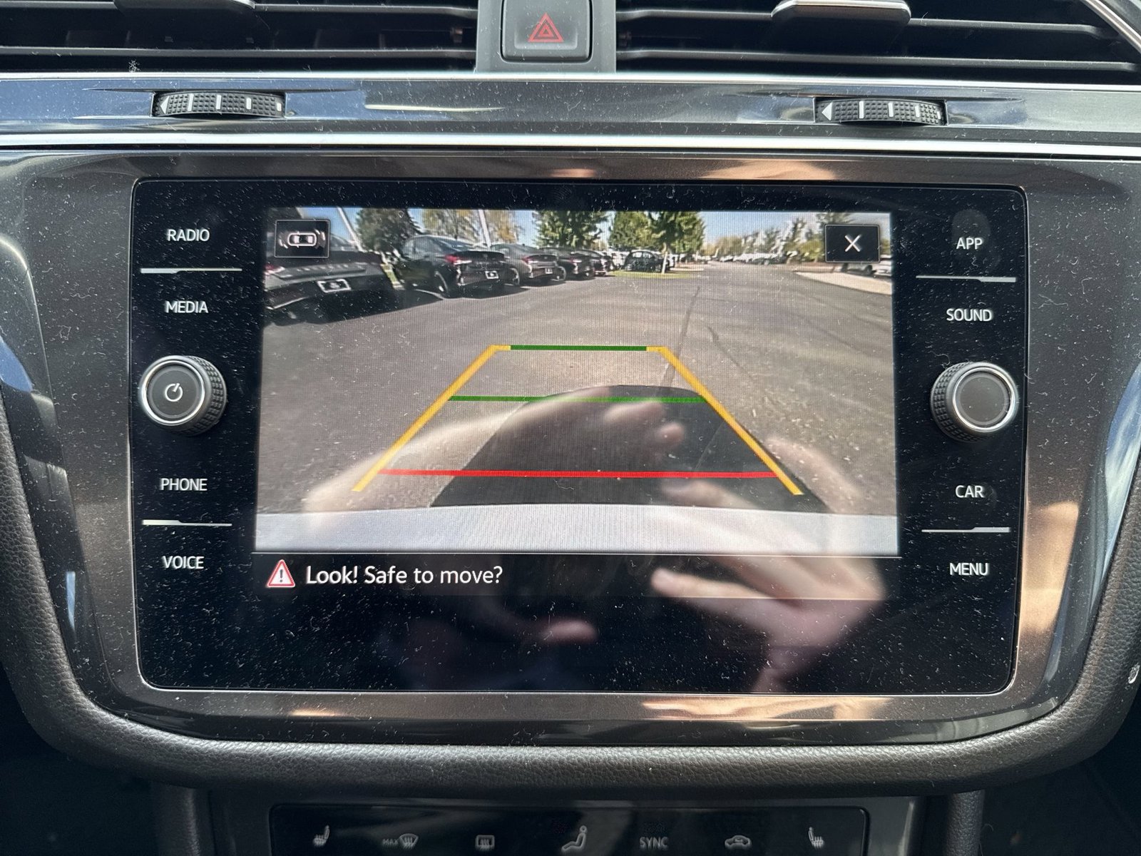 Used 2023 Volkswagen Tiguan SE w/ Panoramic Sunroof Package AWD/4WD image 19