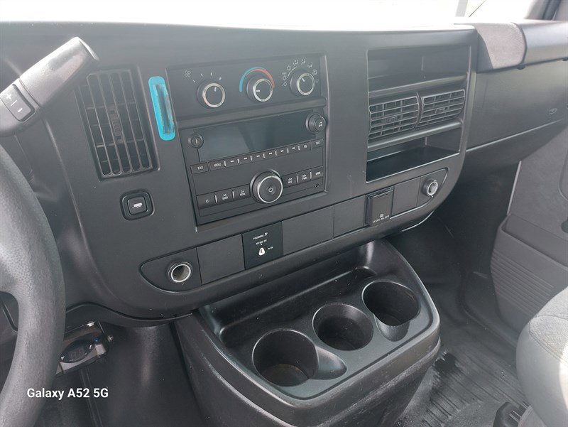 Used 2017 Chevrolet Express 4500 image 31