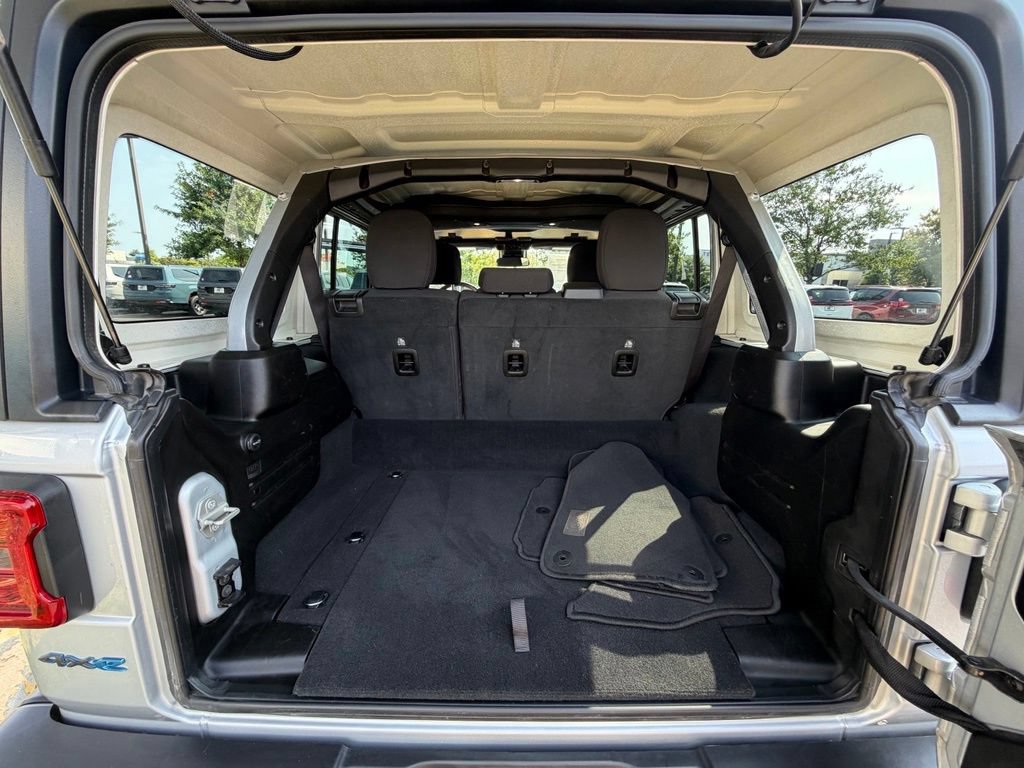 Certified 2024 Jeep Wrangler Unlimited Rubicon 4xe AWD/4WD image 33