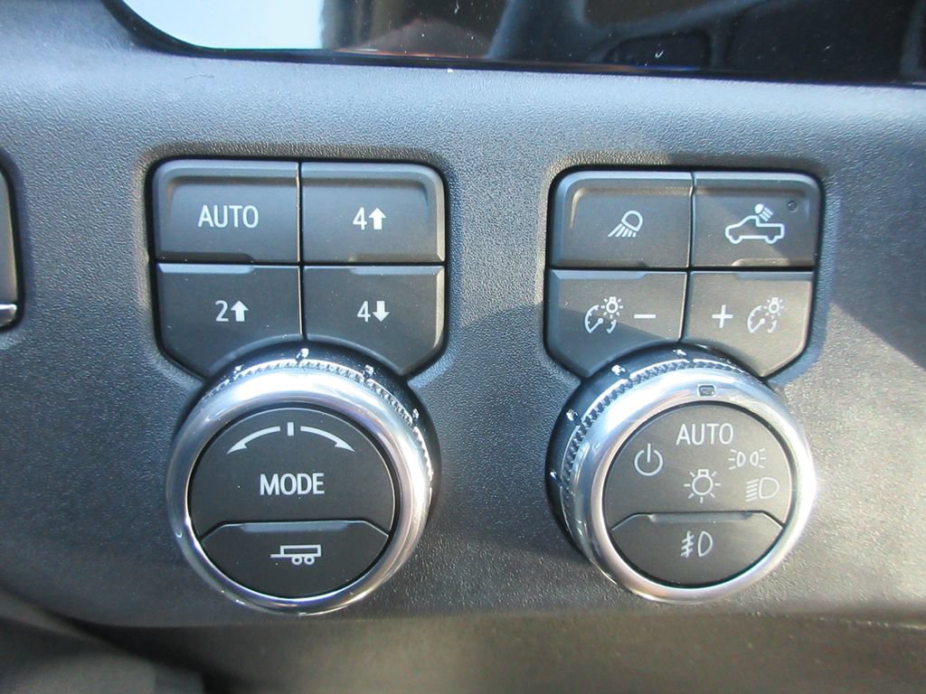 New 2026 GMC Sierra 2500 SLT AWD/4WD image 17