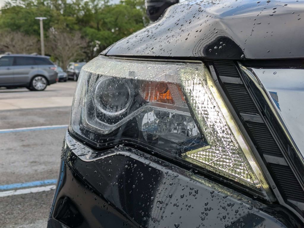 Used 2020 Nissan Pathfinder SV image 10