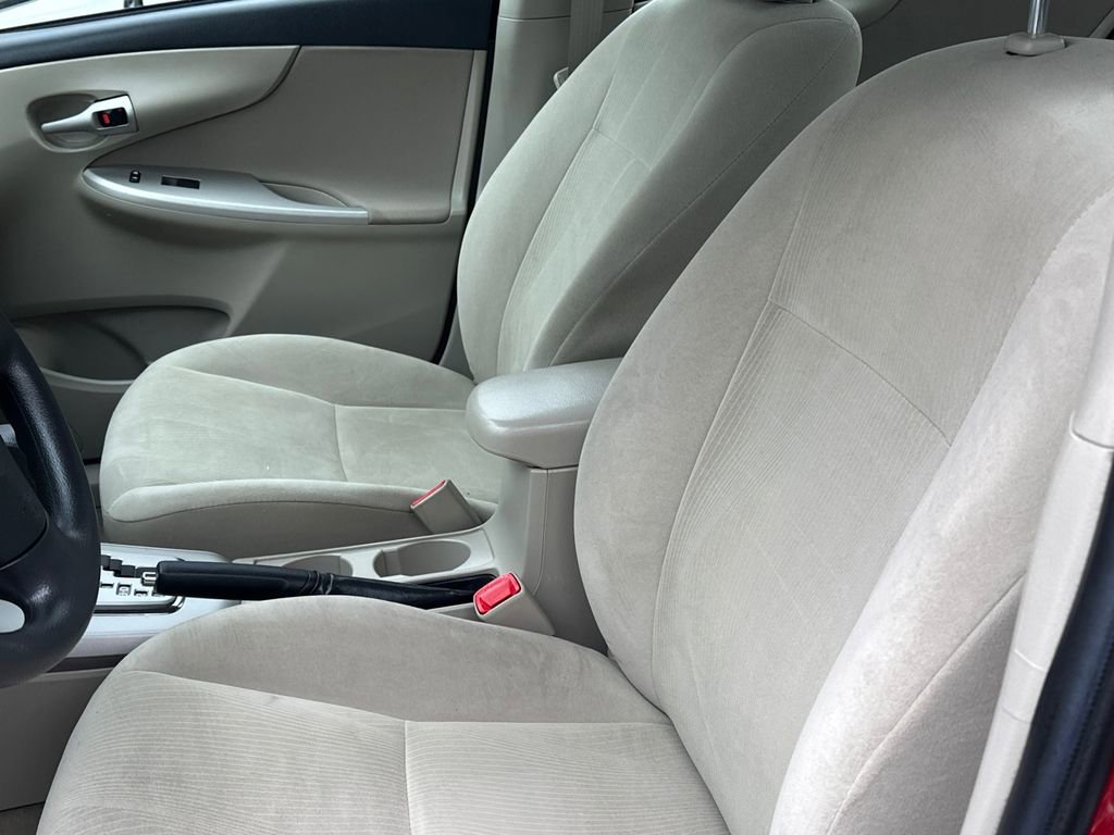 Used 2013 Toyota Corolla LE image 18