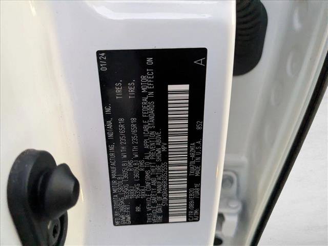 Used 2024 Toyota Highlander XLE image 14