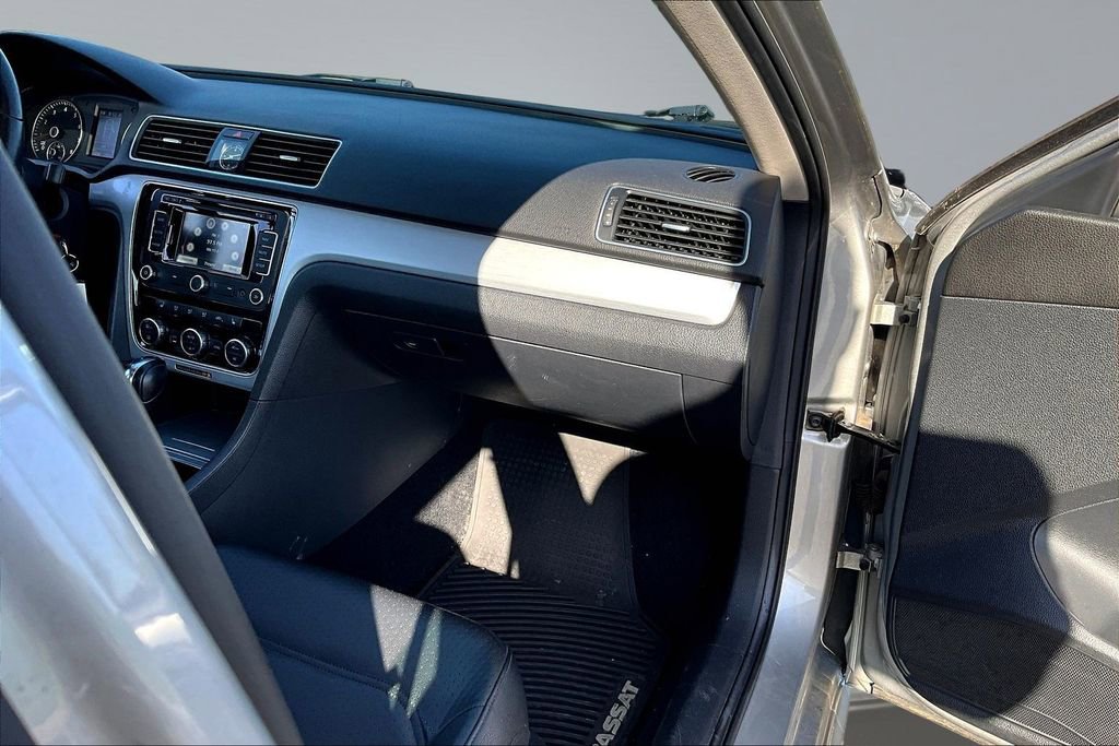 Used 2012 Volkswagen Passat 2.5 SE image 18