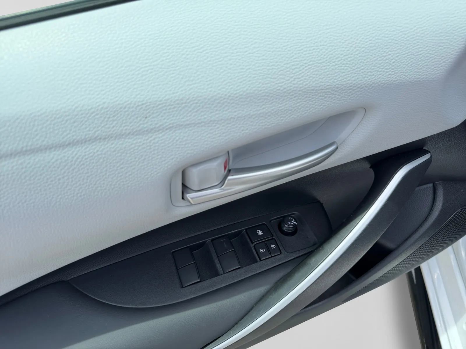 Used 2024 Toyota Corolla SE FWD image 15