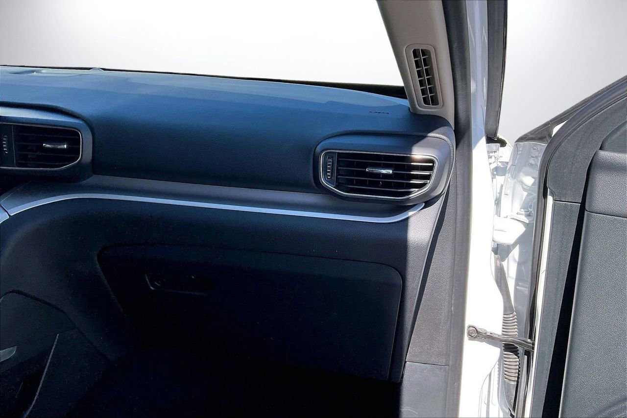 Used 2024 Ford Explorer XLT w/ Equipment Group 202A image 19