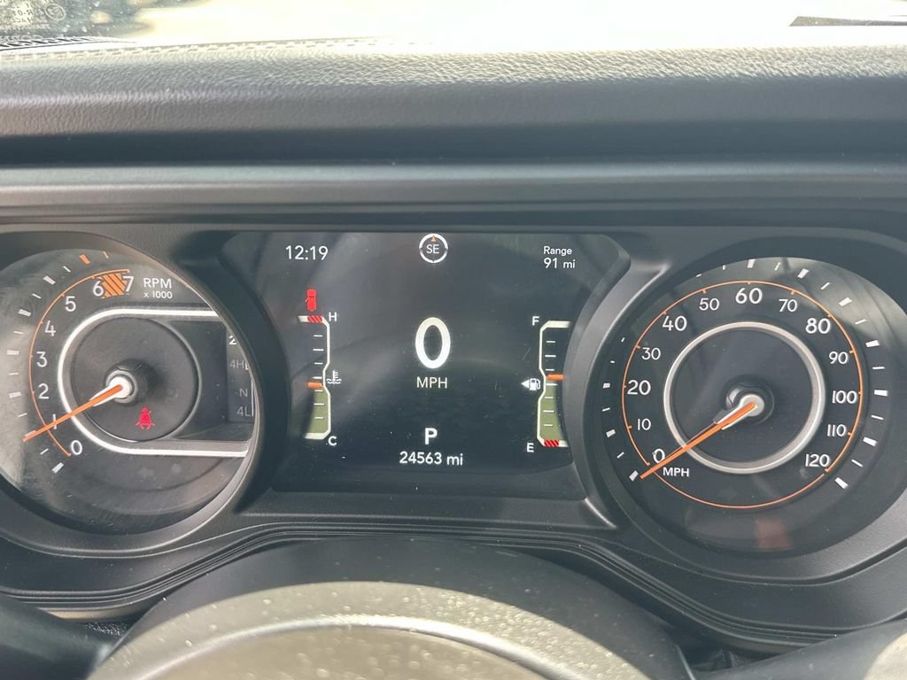 Used 2025 Jeep Wrangler Unlimited Rubicon w/ Convenience Group AWD/4WD image 27