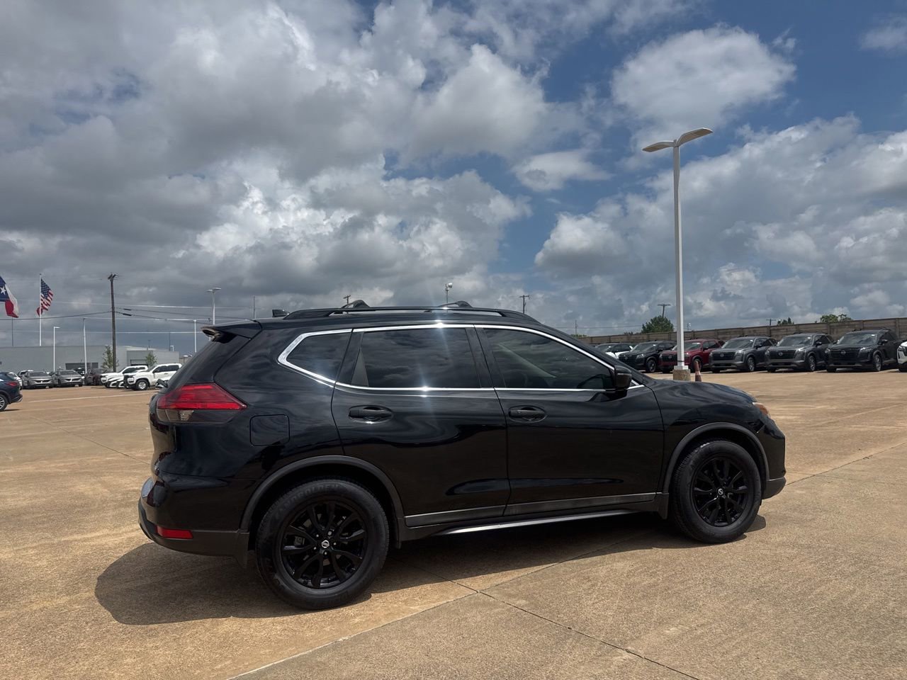 Used 2017 Nissan Rogue SV w/ Midnight Edition FWD image 25