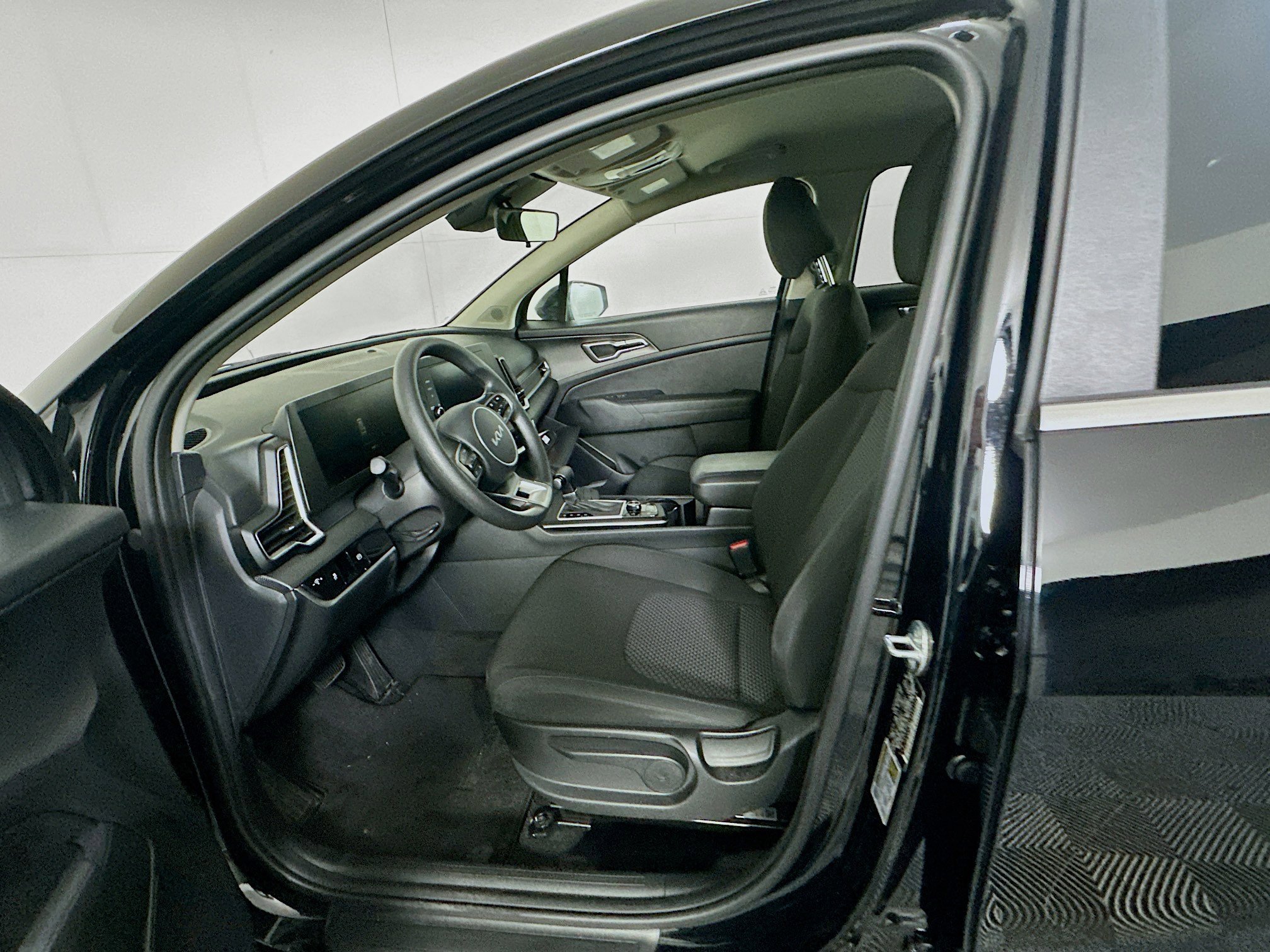 Used 2025 Kia Sportage LX image 13