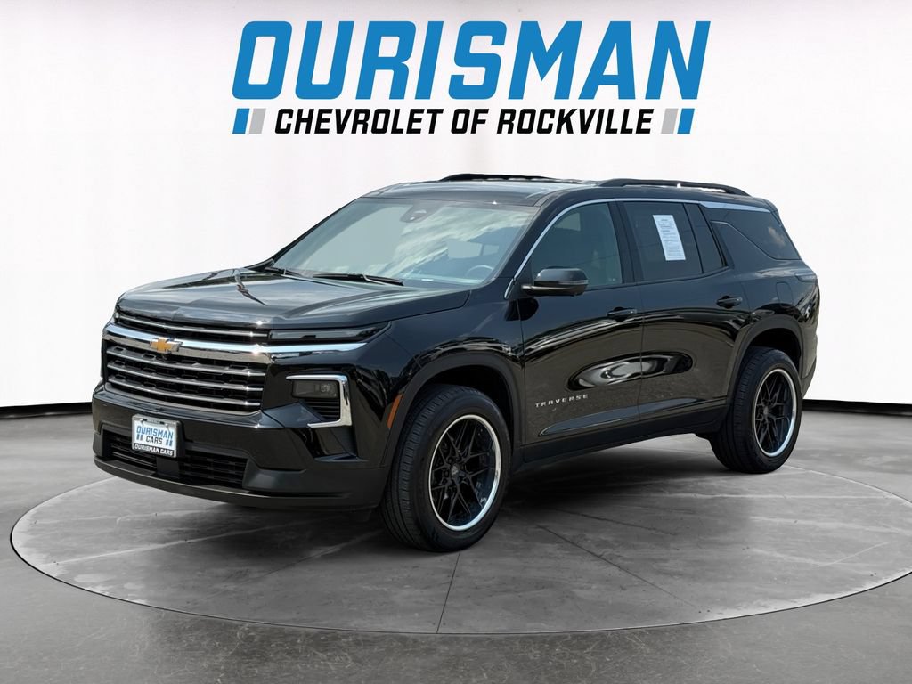 Used 2024 Chevrolet Traverse LT FWD image 2