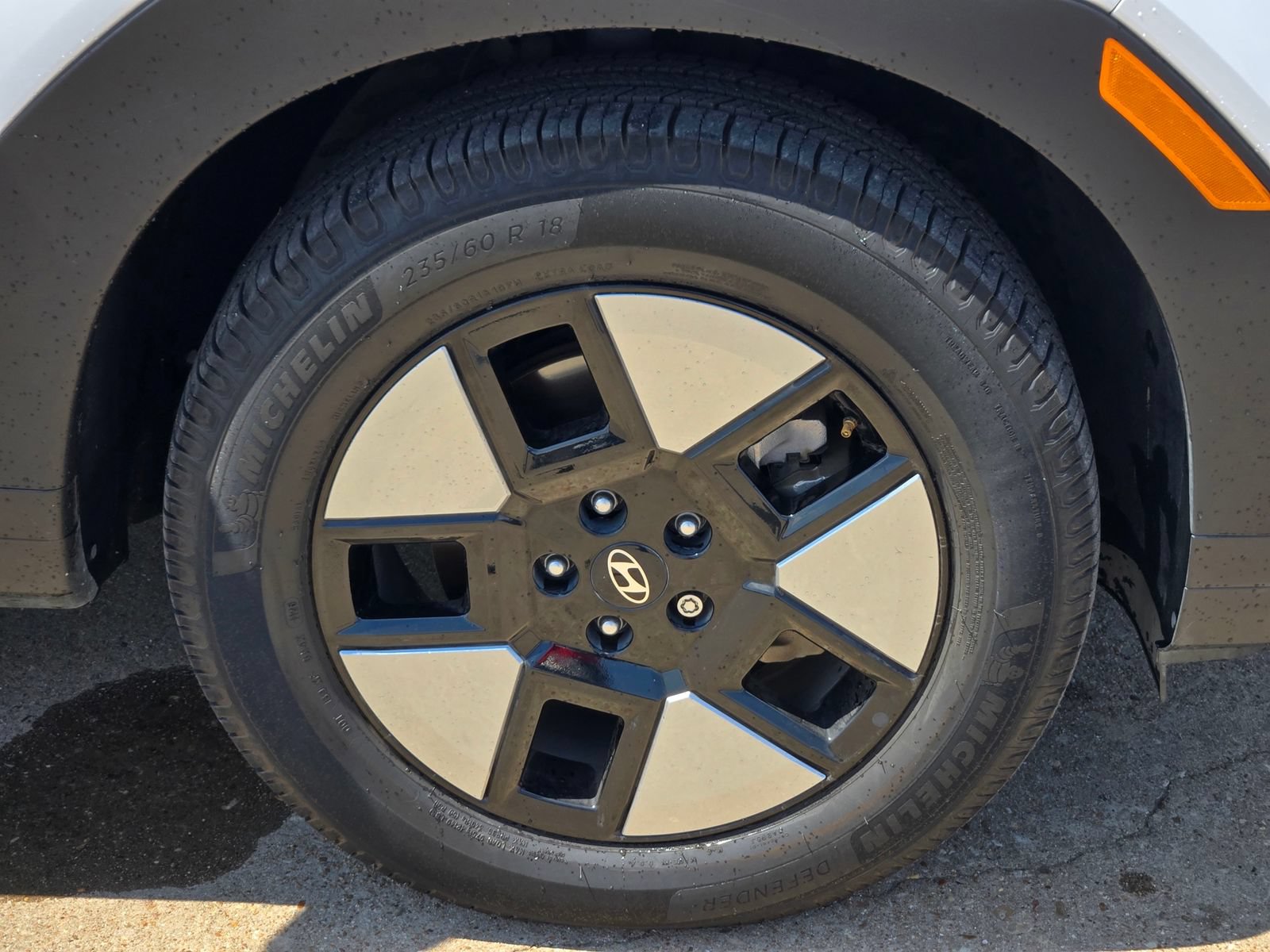 Used 2025 Hyundai Santa Fe SEL FWD image 9