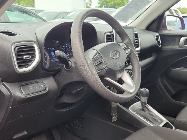 Used 2022 Hyundai Venue SE FWD image 7
