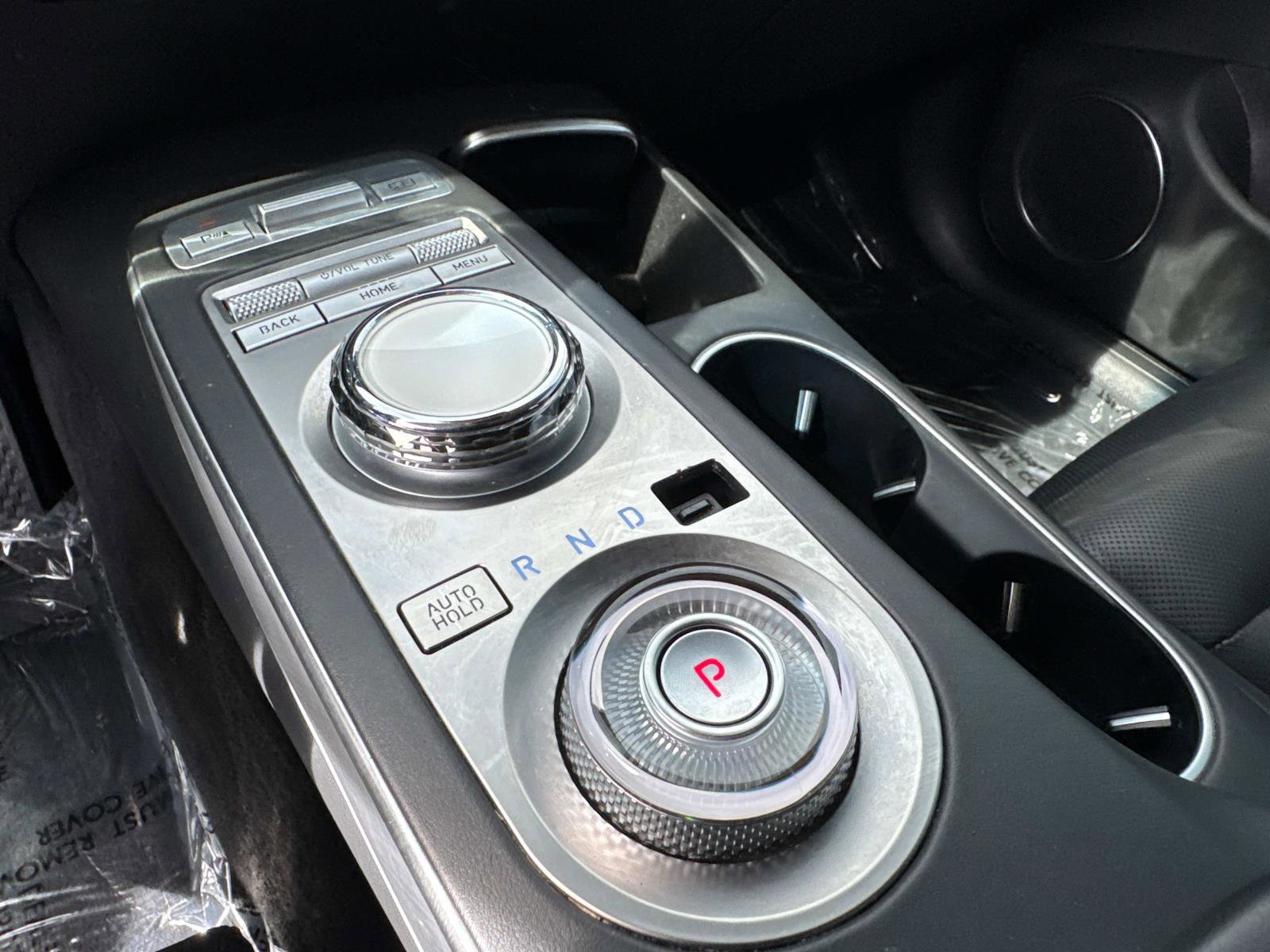 Used 2025 Genesis Electrified GV70 image 18