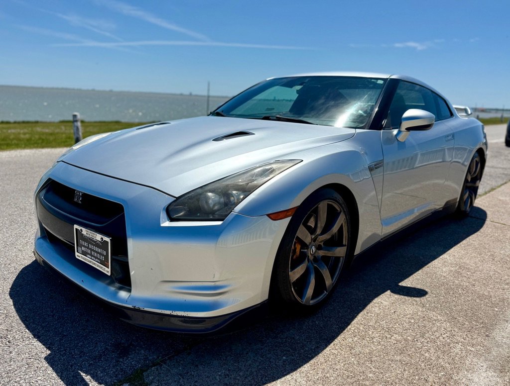 Used 2011 Nissan GT-R Premium AWD/4WD image 1