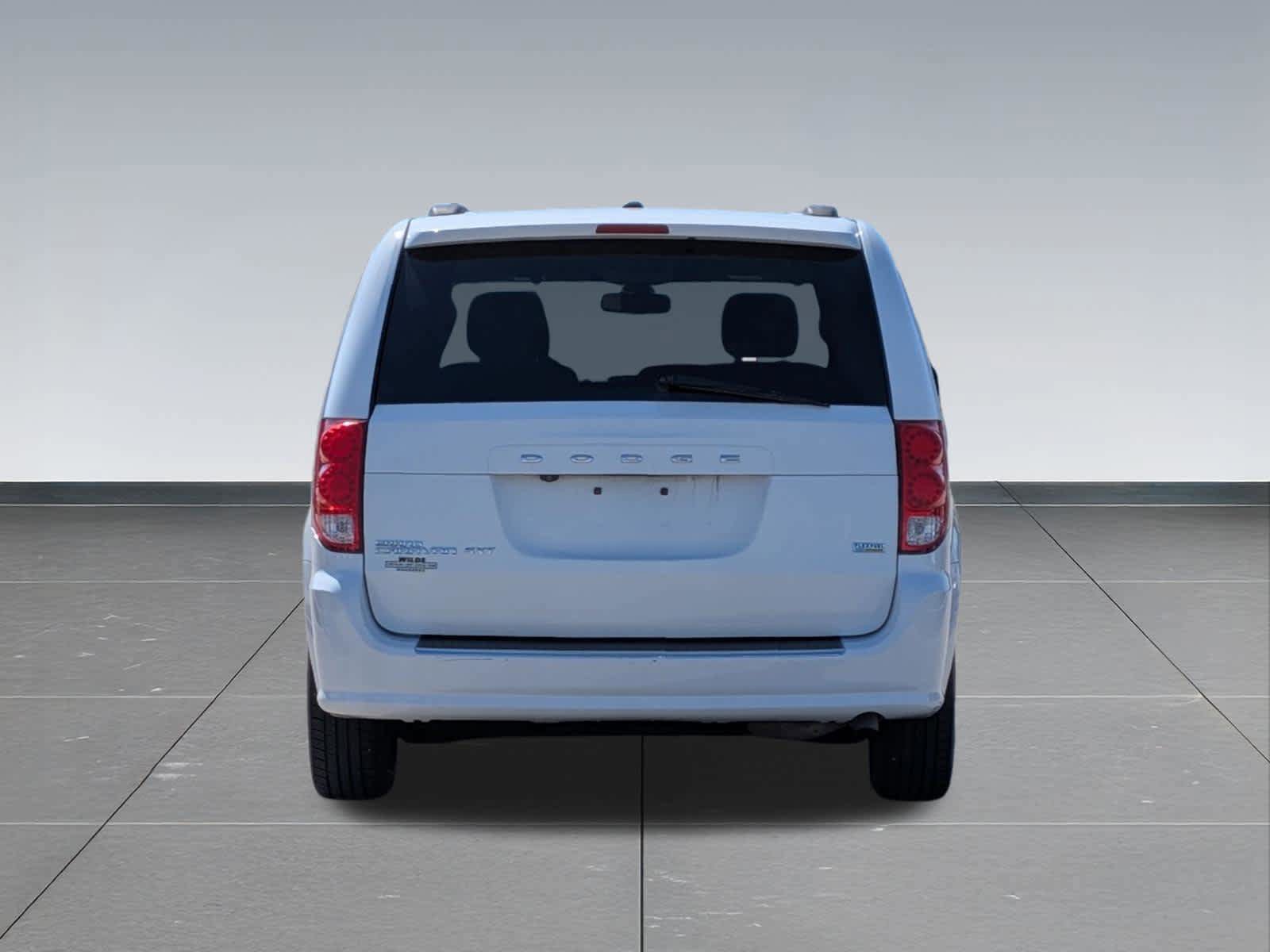 Used 2019 Dodge Grand Caravan SXT image 4