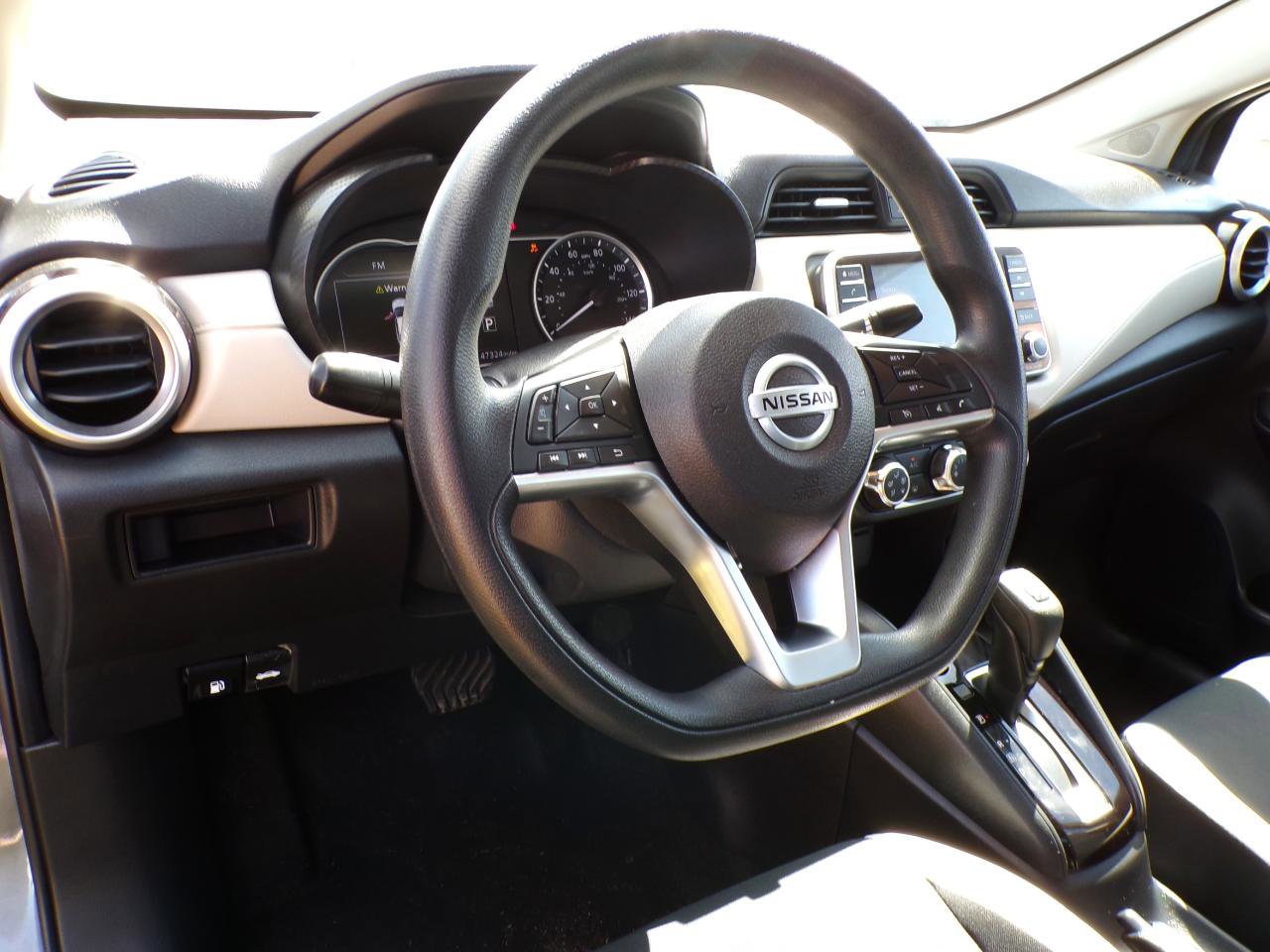 Used 2022 Nissan Versa SV w/ Trunk Package image 29