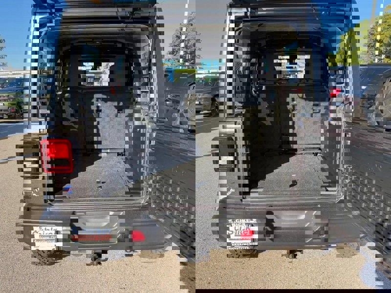 Used 2024 Jeep Wrangler Willys image 4