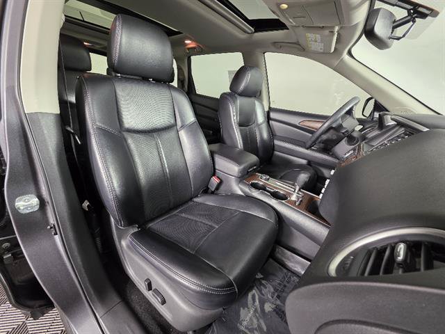 Used 2018 Nissan Pathfinder Platinum AWD/4WD image 14