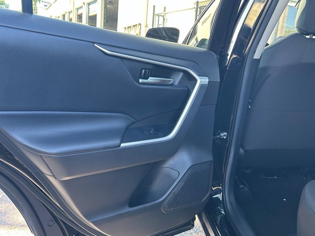Used 2021 Toyota RAV4 XLE w/ Convenience Package FWD image 41
