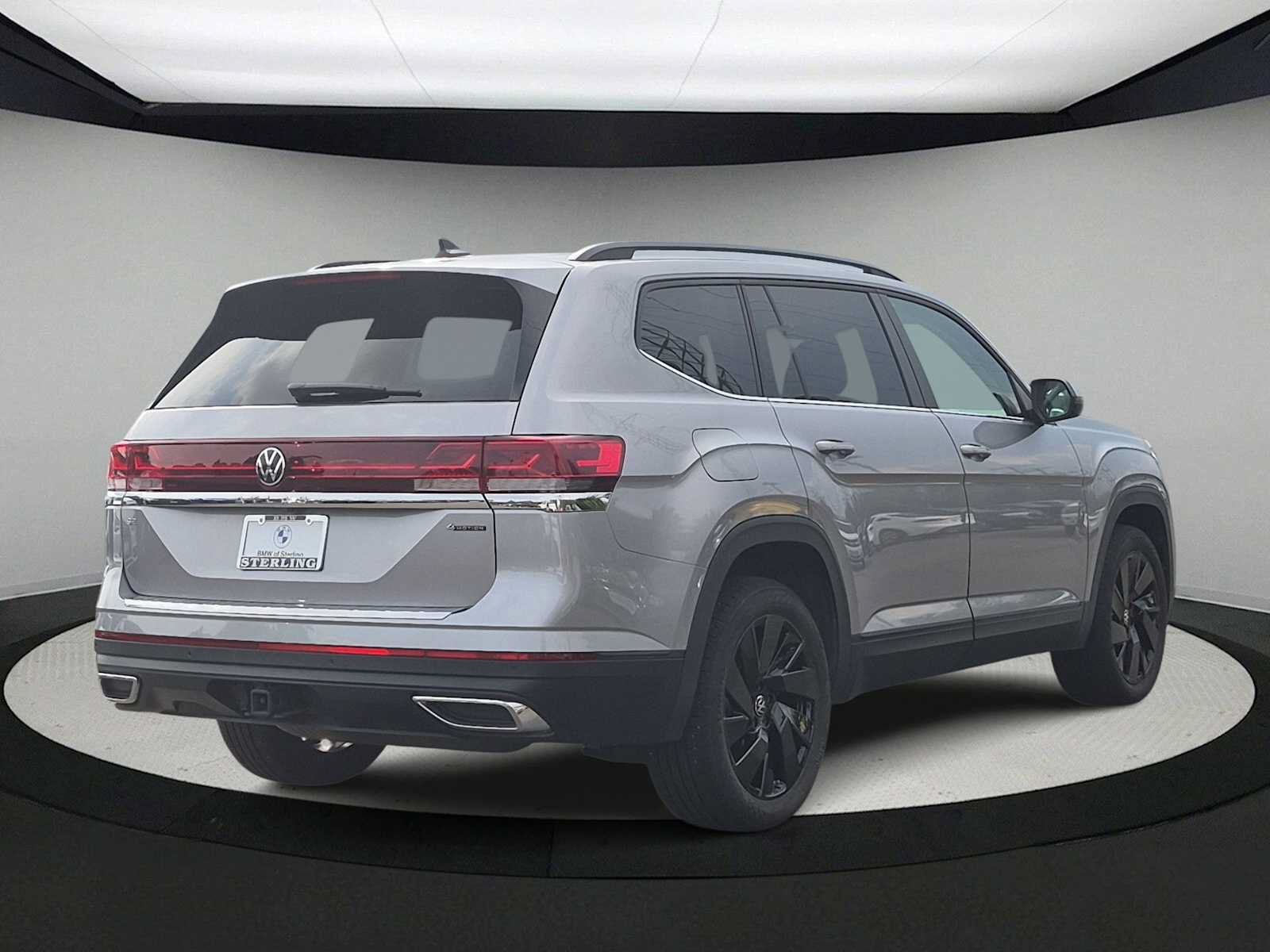 Used 2024 Volkswagen Atlas SE w/ Black Wheel Package AWD/4WD image 8
