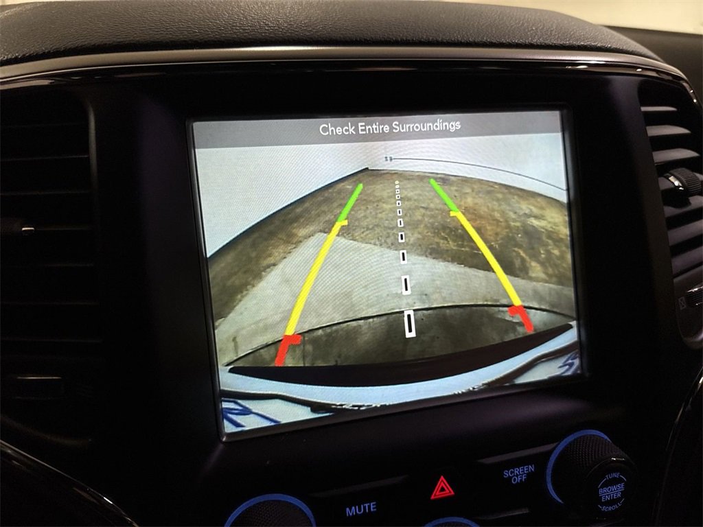 Used 2018 Jeep Grand Cherokee Laredo image 16