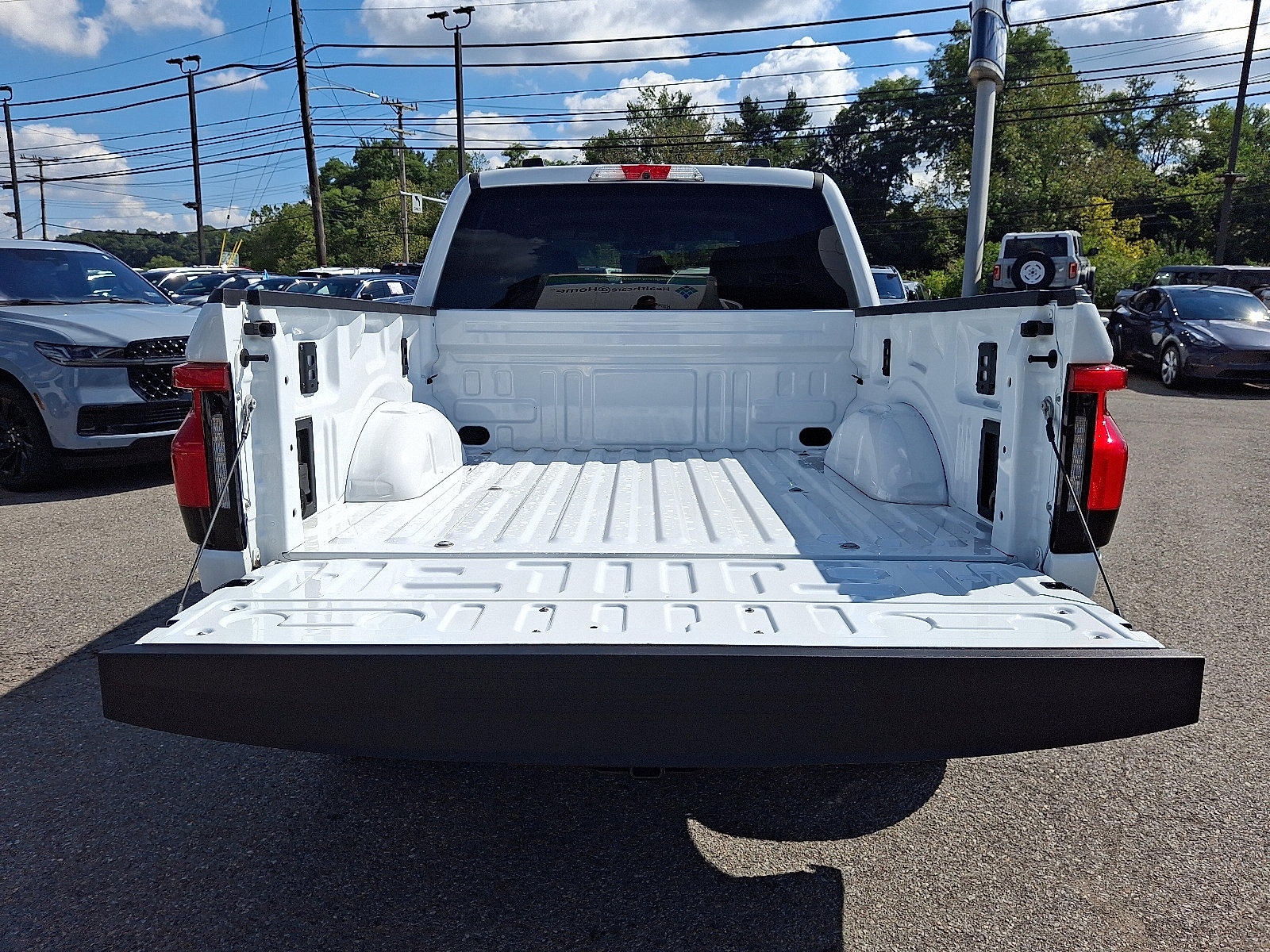 Used 2025 Ford F150 Lightning XLT AWD/4WD image 29