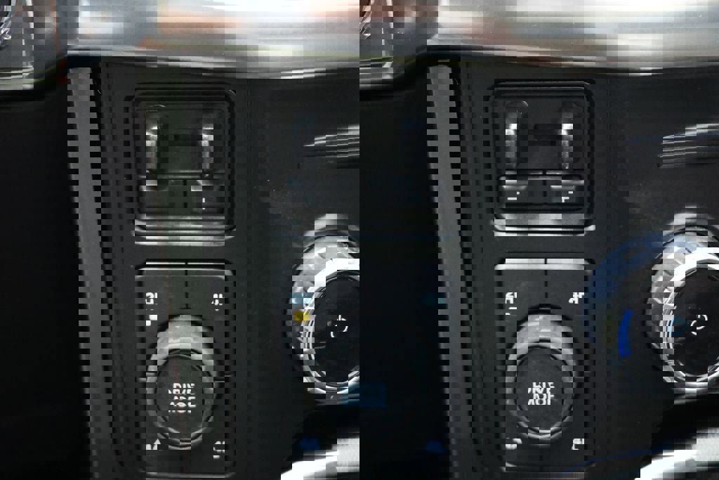 Used 2023 Ford F150 Lariat w/ Equipment Group 502A High image 30