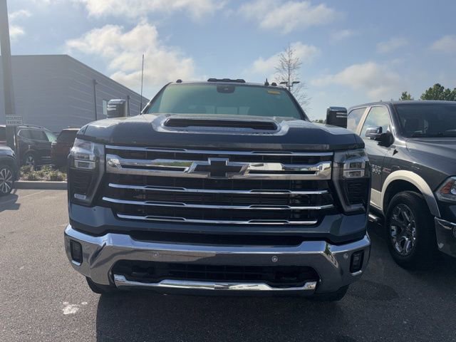 Used 2025 Chevrolet Silverado 3500 LTZ w/ LTZ Premium Package image 2