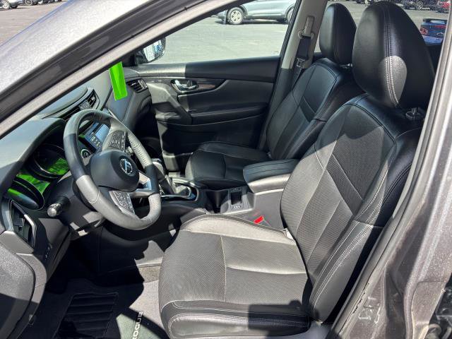 Used 2017 Nissan Rogue SL w/ SL Premium Package AWD/4WD image 5