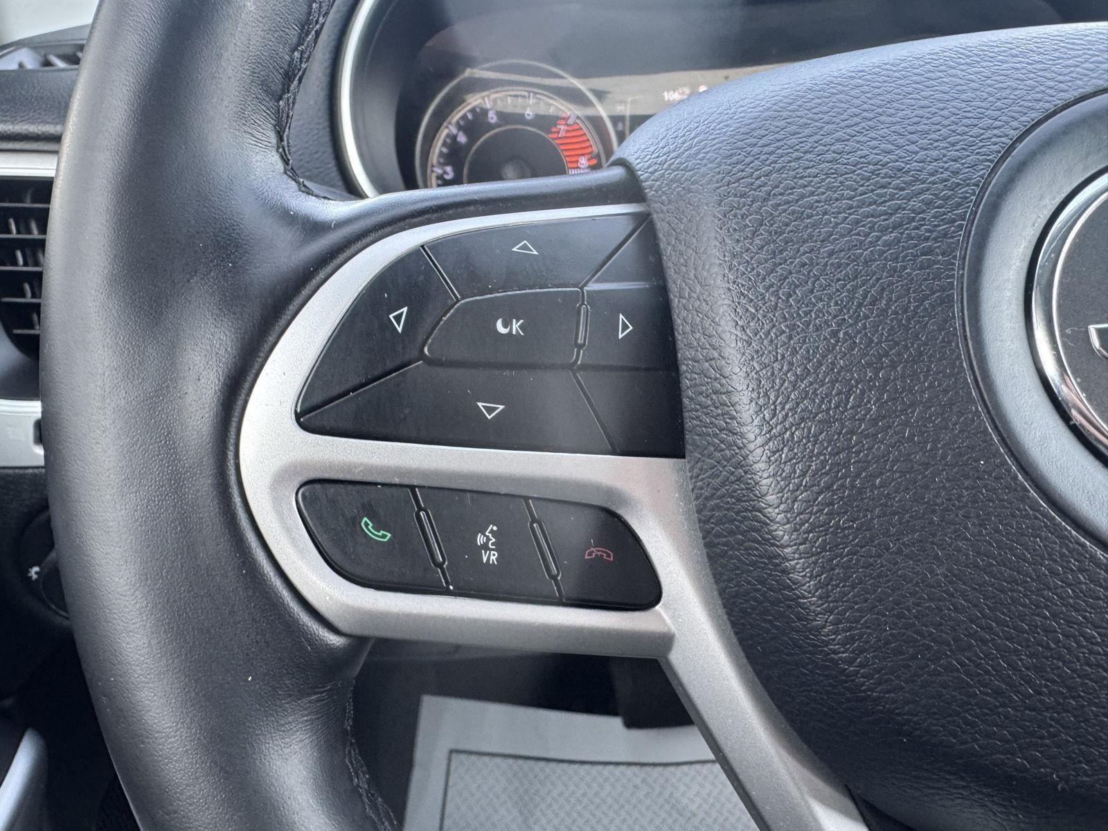 Used 2020 Jeep Cherokee Latitude image 14