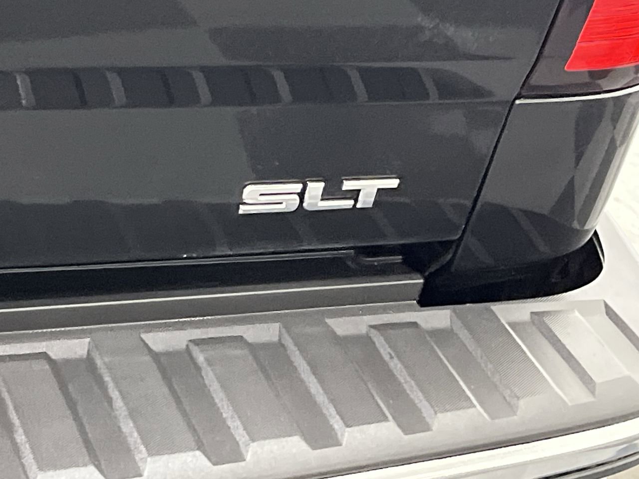 Used 2015 GMC Sierra 1500 SLT w/ SLT Crew Cab Value Package AWD/4WD image 35