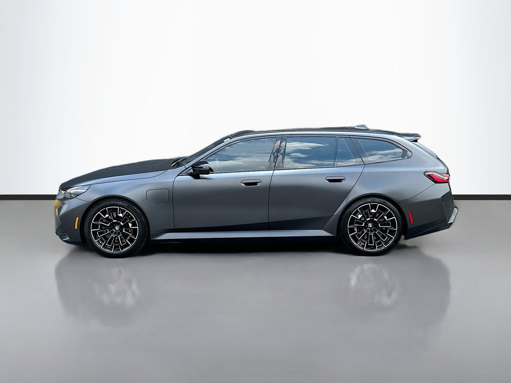 Used 2025 BMW M5 Touring AWD/4WD image 2
