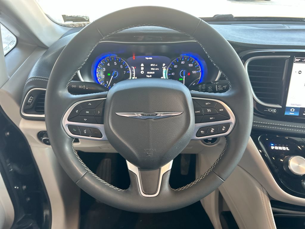 Used 2023 Chrysler Pacifica Limited FWD image 18