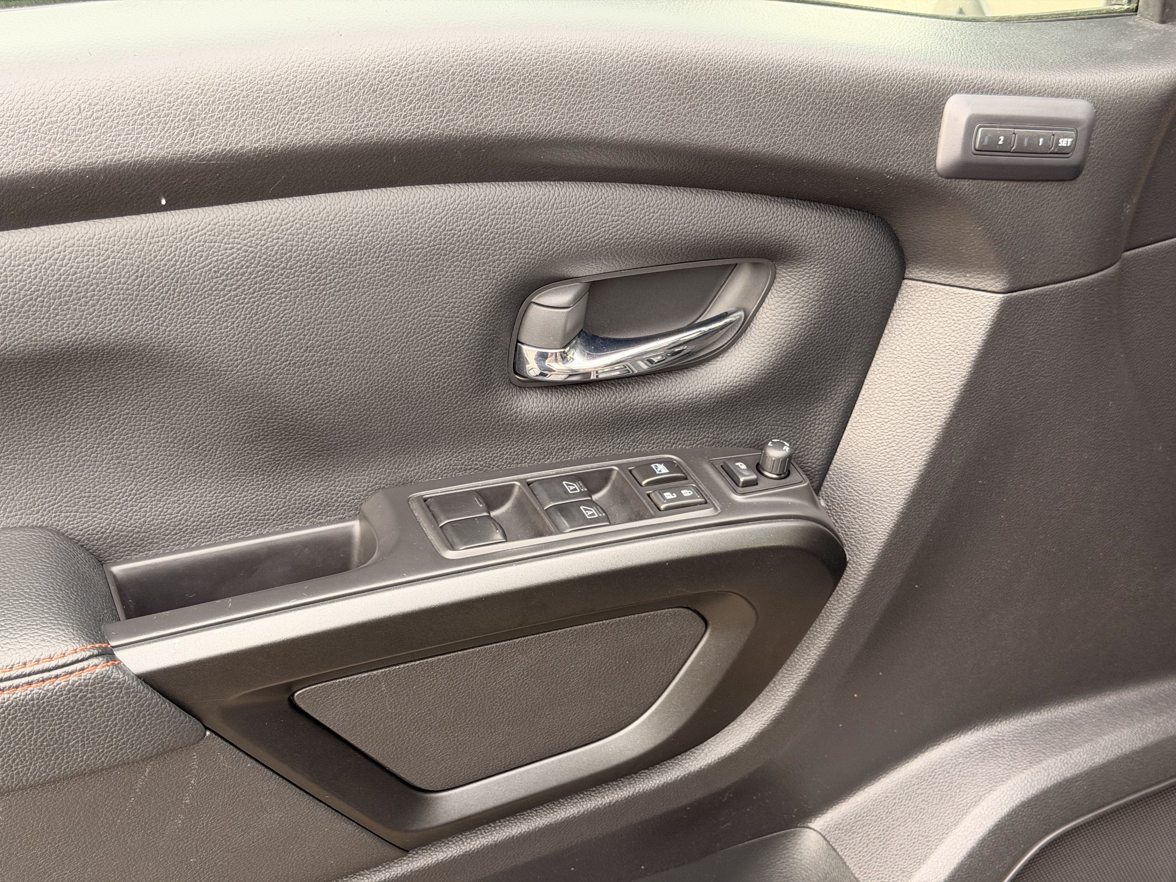 Used 2023 Nissan Titan PRO-4X w/ Pro-4x Convenience Package AWD/4WD image 12