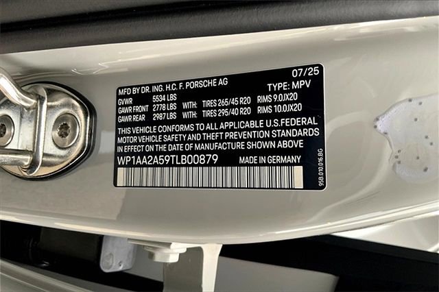 Certified 2026 Porsche Macan AWD/4WD image 41