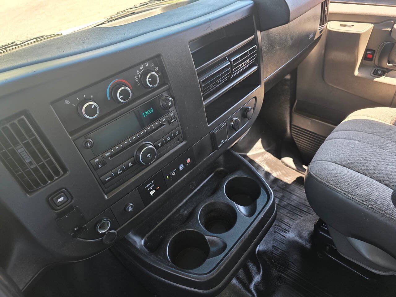 Used 2020 Chevrolet Express 3500 Extended w/ Power Convenience Package RWD image 18