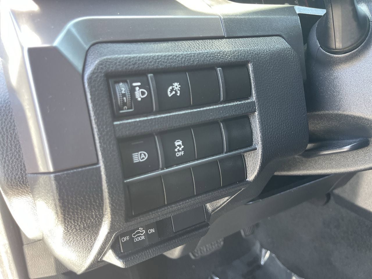 Used 2025 Toyota Tacoma SR5 AWD/4WD image 13